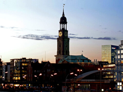 Hamburg-Michaeliskirche-Hafen