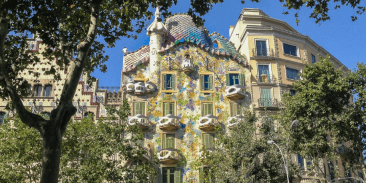 The street and the architecture in barcelona-layover tips